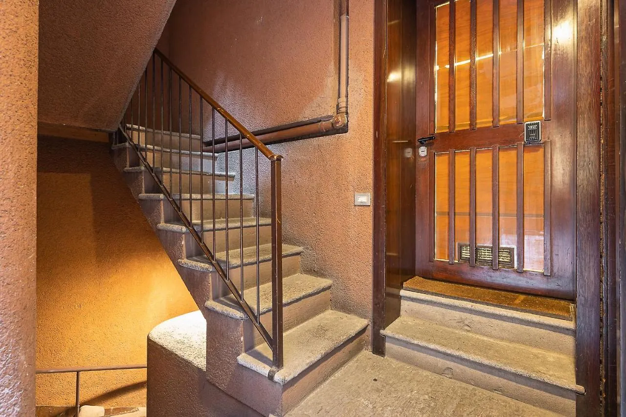 Hemeras Boutique Homes - Design Flat In The City Center Милан 0*,  Италия